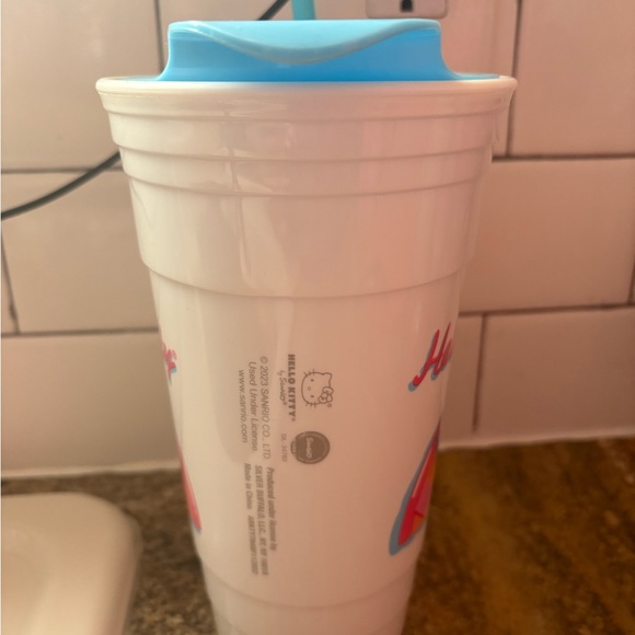 Hello kitty cup 🩷 - Picture 2 of 3